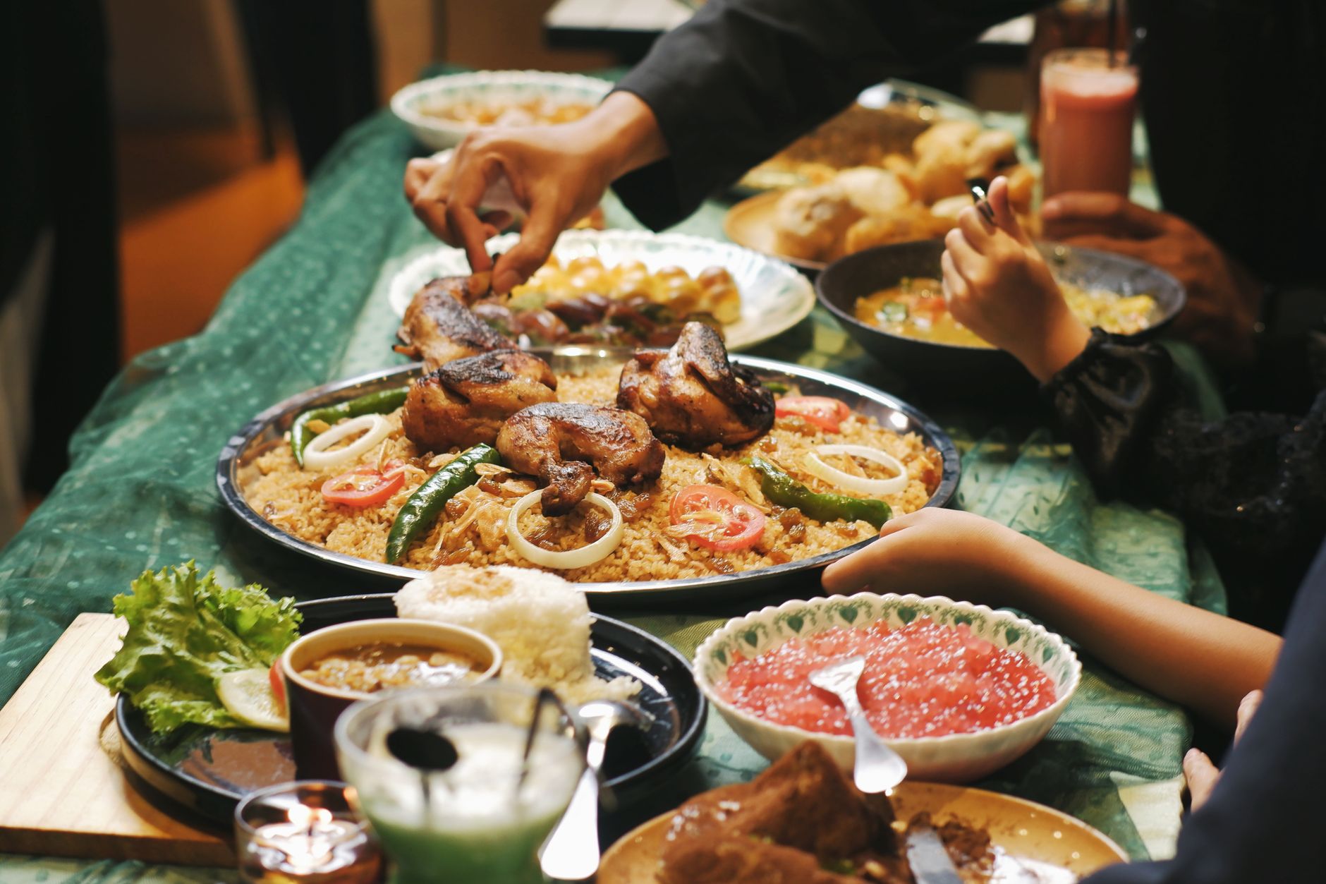 Où manger halal à Chambéry : adresses vivantes, lieux de confiance — plats de restaurant halal à Chambéry