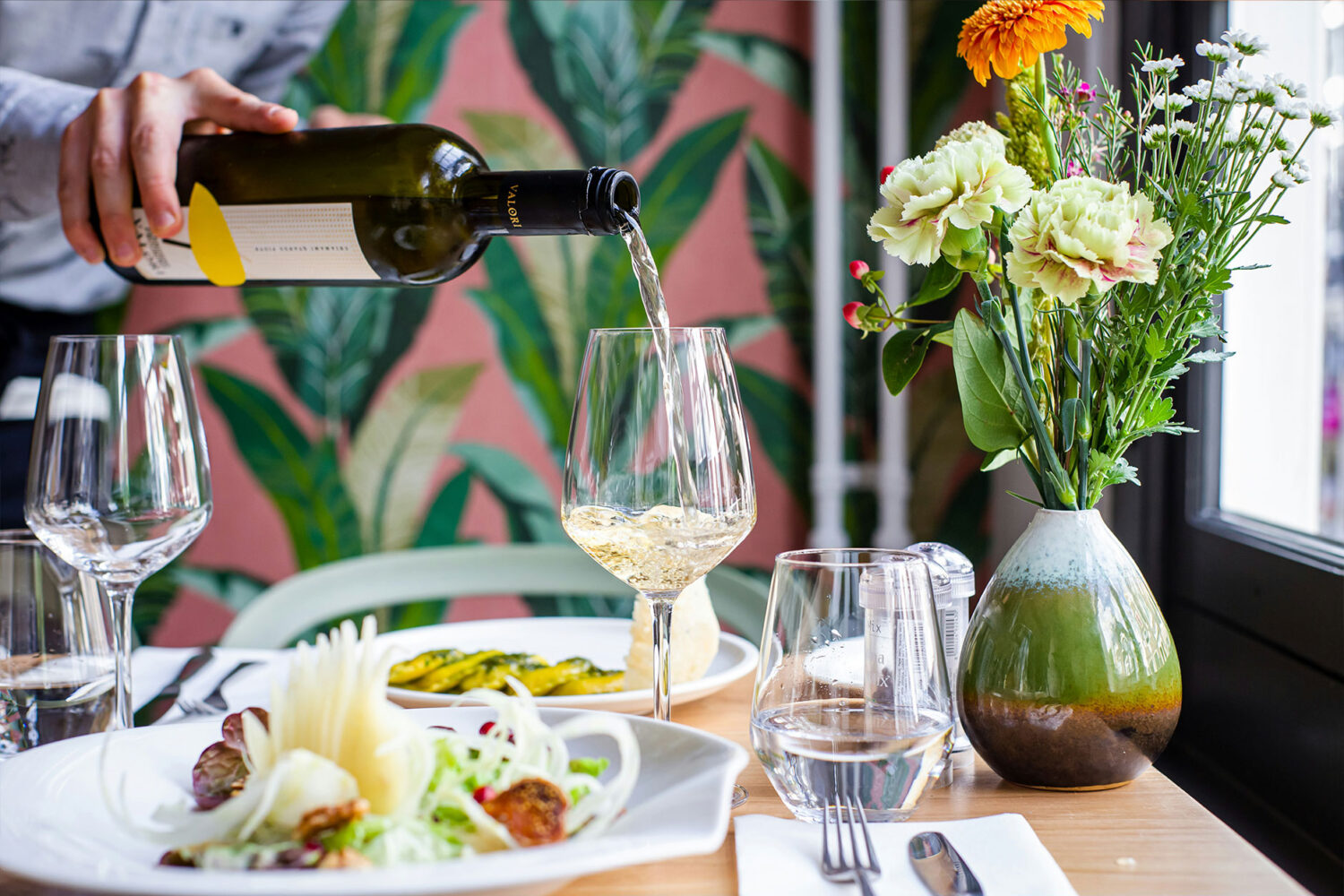 Bon cadeau restaurant à Nantes : comment choisir une expérience qui fait plaisir ?