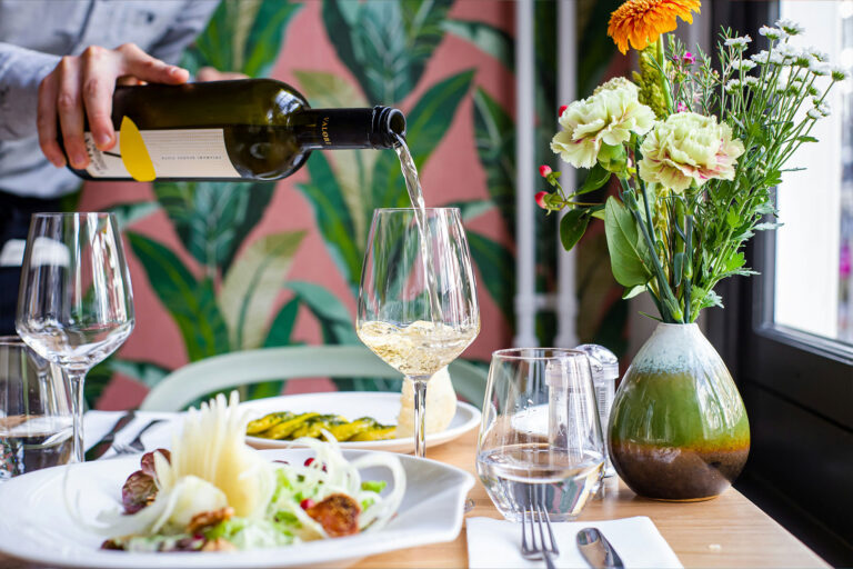 Bon cadeau restaurant à Nantes : comment choisir une expérience qui fait plaisir ?